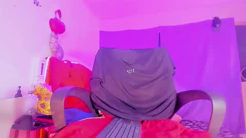 Snapshot of karoll_scoott chatting on December 19, 2025, 11:28 am karol online show from December 19, 2025, 11:28 am