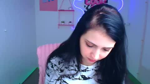 Snapshot of karyna_joy chatting on February 3, 2026, 6:40 am Karyna online show from February 3, 2026, 6:40 am