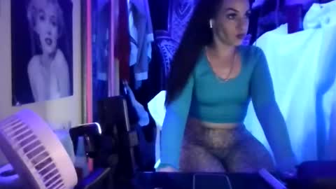Snapshot of kash_kitty13 chatting on January 18, 2026, 2:37 am kash_kitty13 online show from January 18, 2026, 2:37 am