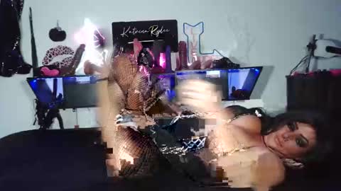 Snapshot of kat_n_bear chatting on November 11, 2025, 4:12 am Sexywifekat23 online show from November 11, 2025, 4:12 am