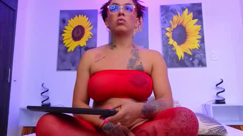 Snapshot of kata_lhella chatting on September 10, 2025, 11:43 am Katalina online show from September 10, 2025, 11:43 am