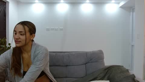 Snapshot of katalina_sexygirl chatting on January 19, 2026, 4:05 am Katalina online show from January 19, 2026, 4:05 am