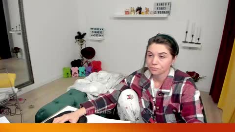    online show from March 4, 2025, 4:09 pm