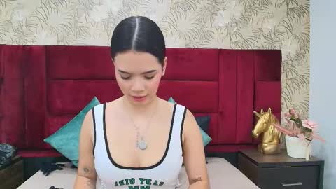 Kate online show from November 10, 2025, 7:46 pm