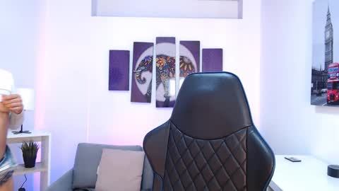 Kate  online show from November 12, 2025, 10:48 am