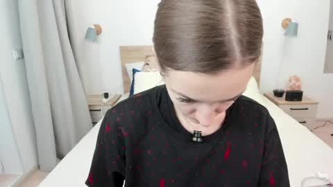 kate_redgar online show from April 28, 2026, 3:28 pm