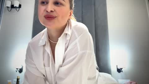 katedoe online show from March 8, 2025, 7:20 pm