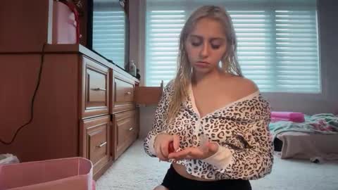 Snapshot of kateharperr chatting on December 19, 2025, 7:21 pm kateharperr online show from December 19, 2025, 7:21 pm