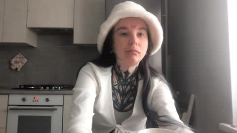 Snapshot of katelynnjenness chatting on February 27, 2026, 4:23 am Milana online show from February 27, 2026, 4:23 am