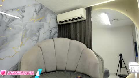 Im Katherine but call me Kate  online show from February 15, 2025, 12:11 pm