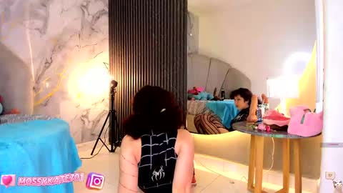 Im Katherine but call me Kate  online show from February 20, 2025, 6:24 pm