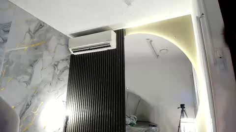 Im Katherine but call me Kate  online show from February 21, 2025, 12:17 pm