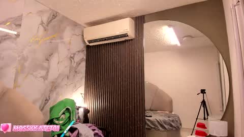 Im Katherine but call me Kate  online show from February 23, 2025, 5:39 pm