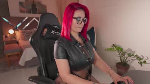  Kate Owens  online show from October 25, 2025, 10:34 am