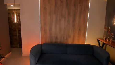 K A T E  online show from February 9, 2026, 1:37 pm