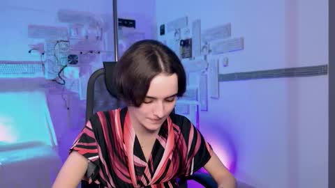 katewillows online show from December 3, 2025, 12:14 pm