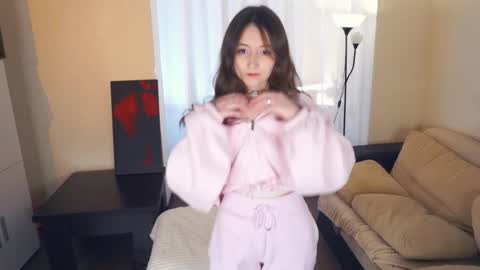 Lina online show from December 1, 2025, 5:07 pm