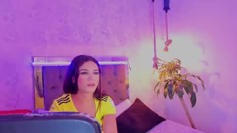 Snapshot of kathira_londres chatting on June 23, 2026, 12:47 pm Sofia online show from June 23, 2026, 12:47 pm