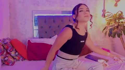 Snapshot of kathira_londres chatting on July 1, 2026, 11:45 am Sofia online show from July 1, 2026, 11:45 am