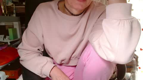 Snapshot of kathleenedwards chatting on May 21, 2026, 10:33 am Kathleen online show from May 21, 2026, 10:33 am