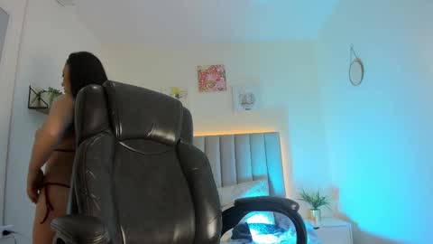 Snapshot of katia_gh chatting on October 18, 2025, 11:33 am Katia online show from October 18, 2025, 11:33 am