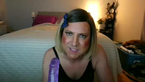 Snapshot of katieutopia chatting on November 8, 2025, 3:50 am katieutopia online show from November 8, 2025, 3:50 am