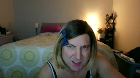 Snapshot of katieutopia chatting on November 11, 2025, 4:01 am katieutopia online show from November 11, 2025, 4:01 am