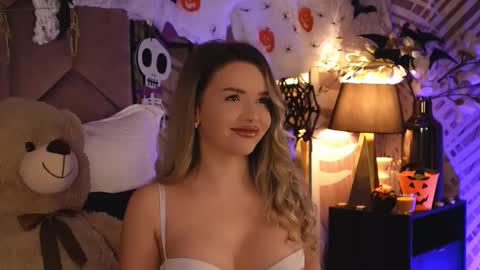 KatJolie online show from October 27, 2025, 8:13 pm