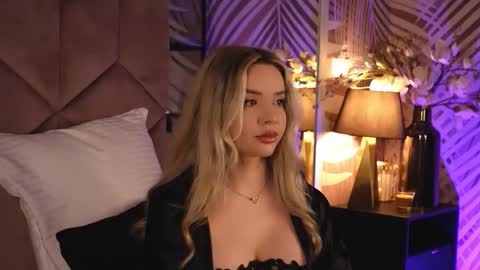 KatJolie online show from December 3, 2025, 9:35 pm