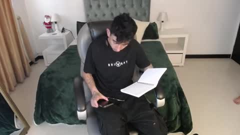 Snapshot of katnia_and_marcuz chatting on December 22, 2024, 7:42 pm Katnia and Marcuz online show from December 22, 2024, 7:42 pm