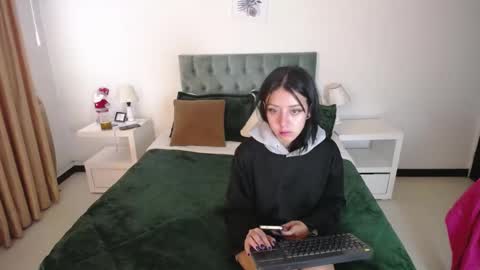 Snapshot of katnia_and_marcuz chatting on January 3, 2025, 12:41 pm Katnia and Marcuz online show from January 3, 2025, 12:41 pm