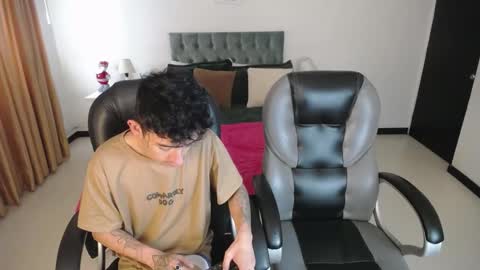 Snapshot of katnia_and_marcuz chatting on January 3, 2025, 4:48 pm Katnia and Marcuz online show from January 3, 2025, 4:48 pm