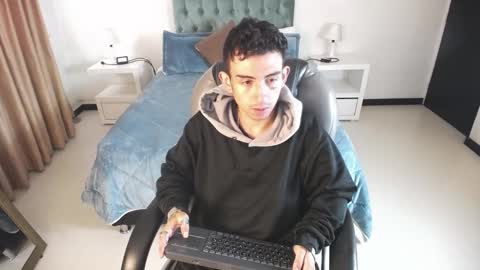 Snapshot of katnia_and_marcuz chatting on February 18, 2025, 12:17 pm Katnia and Marcuz online show from February 18, 2025, 12:17 pm