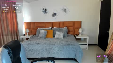 Snapshot of katnia_and_marcuz chatting on October 15, 2025, 12:05 pm Katnia and Marcuz online show from October 15, 2025, 12:05 pm