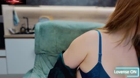 katniss_k online show from November 22, 2025, 5:17 am