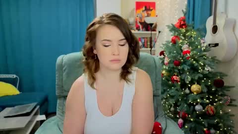 katniss_k online show from December 17, 2025, 4:51 am