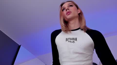 Snapshot of katrinewest chatting on January 25, 2025, 10:28 pm Katrin online show from January 25, 2025, 10:28 pm