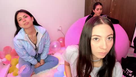 Snapshot of katrinrosex chatting on December 11, 2024, 5:26 pm Katrin  online show from December 11, 2024, 5:26 pm