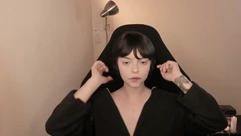 katsuro online show from December 5, 2024, 6:22 pm