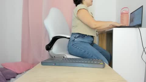 Snapshot of katty_feet_ chatting on December 16, 2025, 7:08 pm Katty online show from December 16, 2025, 7:08 pm