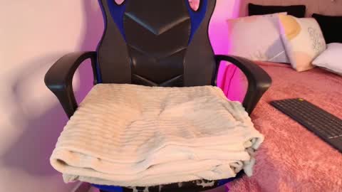 Katy Van online show from March 10, 2025, 6:05 am