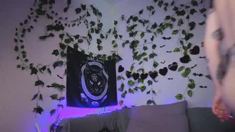 Mia online show from March 23, 2026, 7:56 am