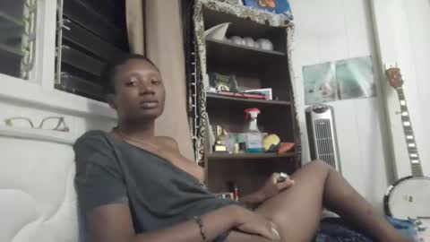 kawaiistrfkr online show from April 29, 2026, 6:17 am