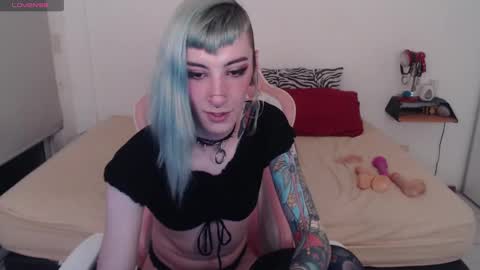 luna   online show from January 7, 2025, 2:53 am