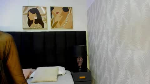 Kayla  online show from September 15, 2025, 11:32 am