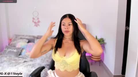 INSTAGRAM AND TW 11kayle online show from January 14, 2025, 4:29 pm