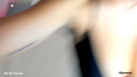 INSTAGRAM AND TW 11kayle online show from October 17, 2025, 12:58 am