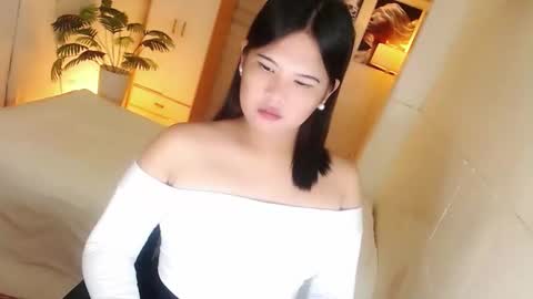 Y O U R        F U T U R E       K A Y L E E  online show from December 2, 2025, 2:06 am