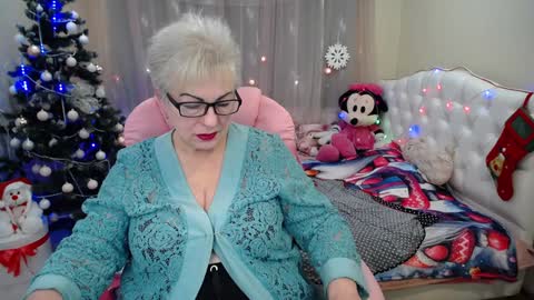 kaylesmoll online show from December 24, 2024, 10:28 pm