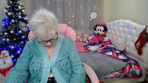 kaylesmoll online show from December 25, 2024, 4:33 am